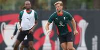 Foto: Divulga&ccedil;&atilde;o - Legenda: Jogadores do Milan durante treinamento da equipe / Jogada10