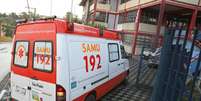 Morte ocorreu dentro de ambulância; homem era suspeito pela morte do enteado, uma criança de 8 anos, em caso ocorrido um dia antes em São Vicente  Foto: Paulo Liebert/Estadão / Estadão