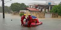 Bombeiros de PE prestam apoio em áreas de alagamento na Região Metropolitana do Recife  Foto: Divulgação/CBMPE