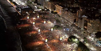 Multid&atilde;o j&aacute; est&aacute; em Copacabana para acompanhar o show de Shakira neste s&aacute;bado, 2  Foto: Reprodu&ccedil;&atilde;o/TV Globo
