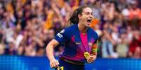 Putellas comemora um de seus gols para o Barcelona ao estilo Pedro, do Flamengo. Foto: Divulga&ccedil;&atilde;o / Barcelona / Jogada10