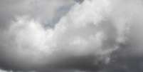 Nuvens carregadas indicam instabilidade do tempo em Minas Gerais, com alerta de chuva forte e possibilidade de granizo. Foto: Freepik / Portal de Prefeitura