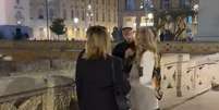 Com bon&eacute; branco, Mel Gibson &eacute; flagrado fazendo turismo em Lecce Foto: ANSA / Ansa - Brasil