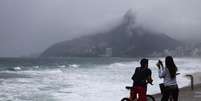 Foto ilustrativa. Maré alta e ondas fortes na praia de Ipanema. Foto: Fabio Motta/Estadão / Estadão