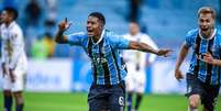 A partida terminou sem gols, mas com cinco cart&otilde;es aplicados &ndash;  Foto: Igor Barrankievicz/Gr&ecirc;mio FBPA / Jogada10