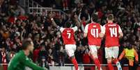 Saka aproveita o rebote de Oblak e manda para a rede. Era o gol da vit&oacute;ria do Arsenal sobre o Atl&eacute;tico e que carimba a vaga na final da Champions.  Foto: Shaun Botterill/Getty Images / Jogada10