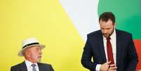 O presidente Lula e o ministro da Fazenda Dario Durigan no lan&ccedil;amento do novo Desenrola  Foto: Wilton Junior/Estad&atilde;o / Estad&atilde;o