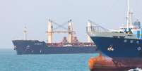 Mais de 2 mil navios e 20 mil marinheiros est&atilde;o parados no estreito de Ormuz  Foto: Reuters / BBC News Brasil