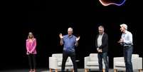 Tim Cook em 2024 falando sobre as habilidades da IA nos produtos da Apple  Foto: EPA / BBC News Brasil