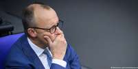 "É dever do chanceler federal garantir que as divergências dentro de seu gabinete sejam resolvidas internamente", disse Merz antes de assumir  Foto: DW / Deutsche Welle