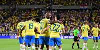 Jogadores da Sele&ccedil;&atilde;o Brasileira em partida contra a Cro&aacute;cia  Foto: Julio Aguilar/Getty Images