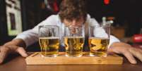 Álcool e demência: pesquisa encontra relação direta entre consumo e risco  Foto: Freepik