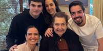 Faust&atilde;o e fam&iacute;lia em seu anivers&aacute;rio de 76 anos  Foto: Instagram/Reprodu&ccedil;&atilde;o