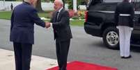 Lula e Trump antes de reunião na Casa Branca, nesta quinta-feira, 7  Foto: Reprodução/X