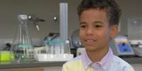 Aos 9 anos, Aiden Wilkins j&aacute; faz faculdade nos Estados Unidos e sonha em se tornar neurocirurgi&atilde;o pedi&aacute;trico; conhe&ccedil;a sua hist&oacute;ria Foto: Reprodu&ccedil;&atilde;o/YouTube / Bons Fluidos