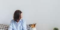 Veja se é seguro dormir com seu pet na cama Foto: Shutterstock / Alto Astral