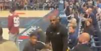 Lebron James discute com torcedor Foto: Reprodu&ccedil;&atilde;o/Redes sociais