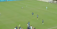 Confus&atilde;o em jogo do Gr&ecirc;mio no sub-17 Foto: Reprodu&ccedil;&atilde;o/Youtube/Gr&ecirc;mio