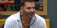 Henri Castelli na Justi&ccedil;a: ator abre processo de R$ 50 mil por persegui&ccedil;&atilde;o e inj&uacute;ria envolvendo pol&ecirc;mica no 'BBB 26'. Foto: Reprodu&ccedil;&atilde;o/Instagram, @henricastelli / Purepeople
