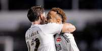 Neymar ganha elogios do t&eacute;cnico Cuca &ndash;  Foto: Raul Baretta/Santos / Jogada10