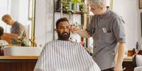 Construir uma carreira na barbearia exige mais do que equipamentos e dom&iacute;nio dos cortes Foto: Yaroslav Astakhov | Shutterstock / Portal EdiCase