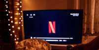 Hist&oacute;rias intensas, universos fant&aacute;sticos e com&eacute;dias divertidas est&atilde;o entre as novidades do streaming Foto: Arpan Bhatia | Shutterstock / Portal EdiCase