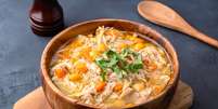 Sopa de frango com gr&atilde;o-de-bico Foto: banu sevim | Shutterstock / Portal EdiCase