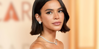 A maquiagem para olhos castanhos ganha destaque com tons cobre, dourado, azul e roxo, que ajudam a iluminar a &iacute;ris e criar contraste sofisticado.  Foto: Getty Images / Purepeople