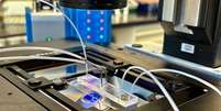 Com intelig&ecirc;ncia artificial, sistema Star consegue detectar e extrair um &uacute;nico espermatozoide em milissegundos enquanto ele passa por um min&uacute;sculo canal  Foto: Columbia University Fertility Center / BBC News Brasil
