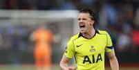 Conor Gallagher (Tottenham) celebrando gol de sua equipe contra o Aston Villa, no dia 03.05.2026. Foto: Sportimage Ltd / Alamy