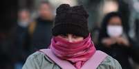 Pedestres enfrentam manh&atilde; de frio em S&atilde;o Paulo. Foto: Werther Santana/Estad&atilde;o - 25/06/2025 / Estad&atilde;o