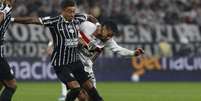 Uniforme de Hugo Souza gerou uma den&uacute;ncia contra o Corinthians &ndash;  Foto: Rubens Chiri/Saopaulofc.net / Jogada10