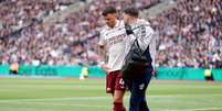Ben White deixou o gramado na vit&oacute;ria sobre o West Ham - Foto: &nbsp; Justin Setterfield/Getty Images / Jogada10