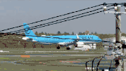 Avião da Korean Air quase bateu após tocar o solo durante pouso no Japão; pilotos arremeteram a aeronave  Foto: Reprodução/Redes Sociais