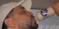 Leonardo Rodrigues viralizou na internet ao beber detergente da Ypê  Foto: Reprodução