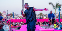 Thiaguinho durante show do Tardezinha em Angola  Foto: Divulgação/Paz e Bem/Tardezinha