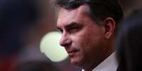 Flavio Bolsonaro, de perfil  Foto: Reuters / BBC News Brasil