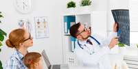 O raio-x pedi&aacute;trico auxilia em diferentes diagn&oacute;sticos infantis  Foto: Evgeny Atamanenko | Shutterstock / Portal EdiCase