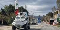 Soldados da Força Interina das Nações Unidas no Líbano passam por posto avançado do Exército libanês na região de Naqoura, em março de 2026. (Imagem ilustrativa)  Foto: AFP - KAWNAT HAJU / RFI