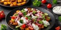 Salada morna com batata dourada e lentilha  Foto: DronG | Shutterstock / Portal EdiCase