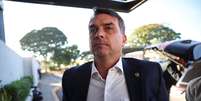 Senador Fl&aacute;vio Bolsonaro conversa com jornalistas no Aeroporto Internacional de Bras&iacute;lia
15 de maio de 2026
REUTERS/Adriano Machado  Foto: Reuters