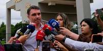 Com revela&ccedil;&atilde;o de mensagens, Fl&aacute;vio Bolsonaro passou a dizer que conhece Vorcaro desde dezembro de 2024, mas que n&atilde;o falava de rela&ccedil;&atilde;o por "cl&aacute;usula de confidencialidade"  Foto: DW / Deutsche Welle