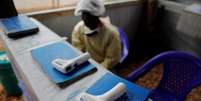 Term&ocirc;metros na entrada de um centro de tratamento de Ebola na cidade de Butembo, na Rep&uacute;blica Democr&aacute;tica do Congo
4 de outubro de 2019
REUTERS/Zohra Bensemra  Foto: Reuters