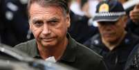 Pol&iacute;cia Federal esteve na resid&ecirc;ncia onde Bolsonaro cumpre pris&atilde;o domiciliar, nesta quarta-feira, 8  Foto: Reuters