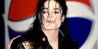Michael Jackson em uma coletiva de imprensa da Pepsi em 1992  Foto: Oscar Abolafia/TPLP/Getty Images / Rolling Stone Brasil