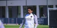 Foto: L.Valroff/PSG - Legenda: Jogadores do PSG durante treinamento da equipe / Jogada10