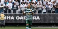 Jogadores do Coritiba comemoram um dos gols na vit&oacute;ria sobre o Santos no Brasileir&atilde;o - Foto: JP Pacheco / Coritiba / Jogada10