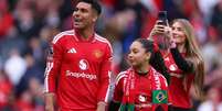 Foto: Molly Darlington/Getty Images - Legenda: Brasileiro recebeu carinho dos f&atilde;s, se emocionou e agradeceu apoio durante passagem pelo clube / Jogada10