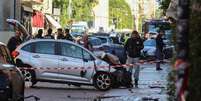 Policiais no local onde um motorista atropelou pedestres no centro de Modena, Itália, em 16 de maio de 2026.  Foto: REUTERS - Stringer / RFI