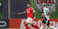 Foto: Divulga&ccedil;&atilde;o - Legenda: Capit&atilde;o do time, Otamendi chegou ao Benfica em 2020 / Jogada10
